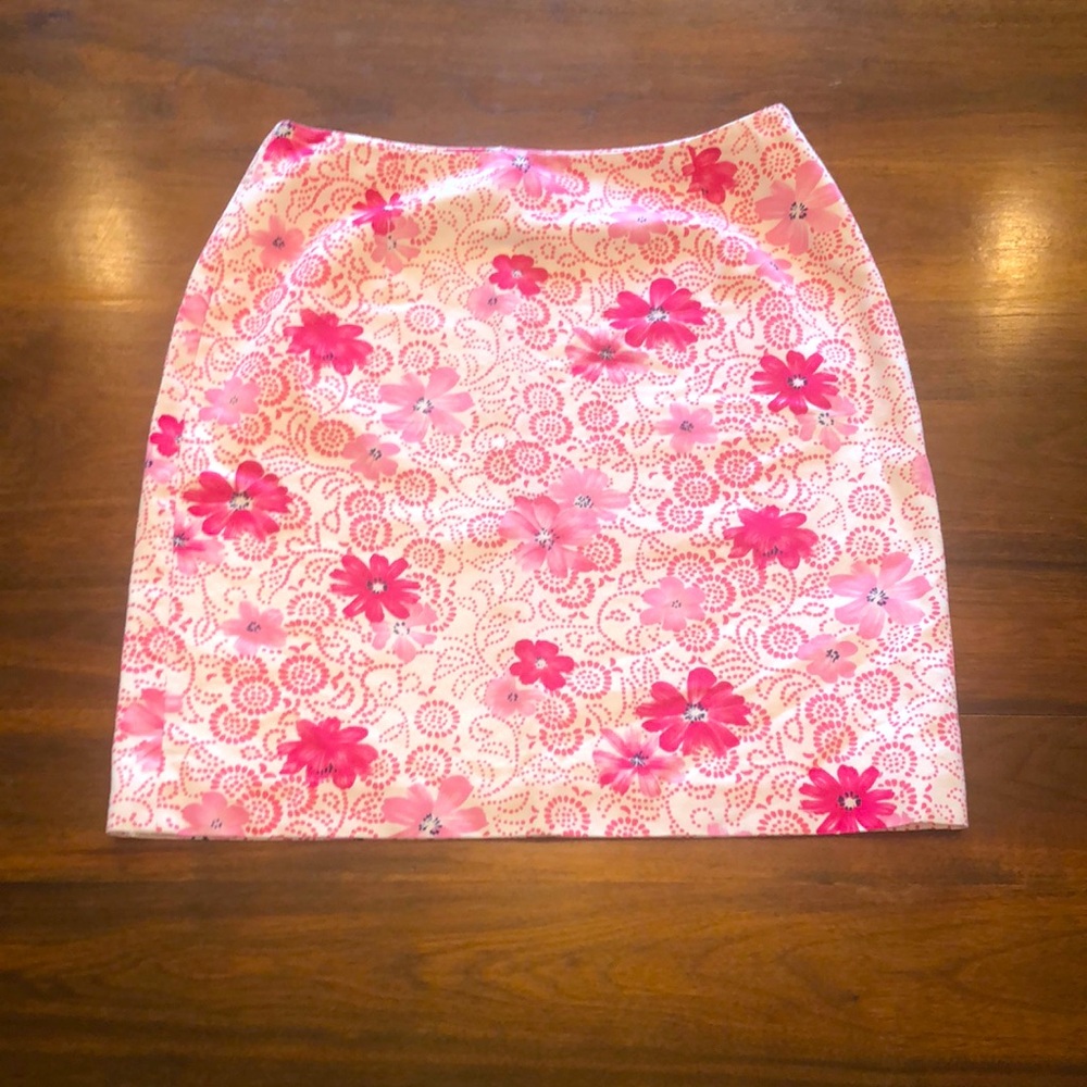 Ann Taylor size 8, pink floral, print cotton fitted pencil skirt